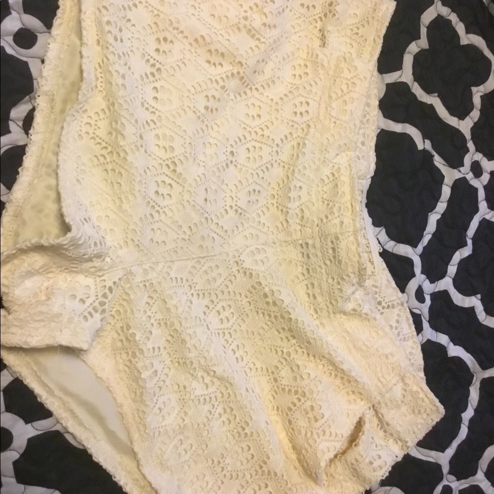 Cream Lace Shorts (XL)